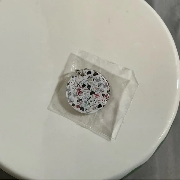 Taylor Swift Lanyard and Keychain Set - Picture 4 of 5